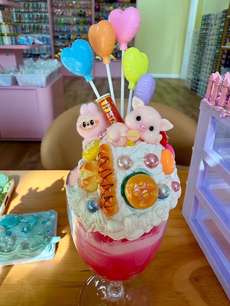 Pink cream glue sundae cup decorated with piggy charms and heart balloons, made at Craft Pop Astoria